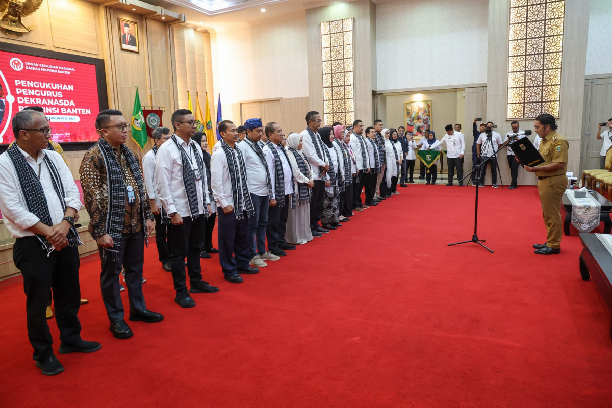 Pj Gubernur Banten Al Muktabar Kukuhkan Pengurus Dekranasda Provinsi Banten Masa Bakti 2023-2024