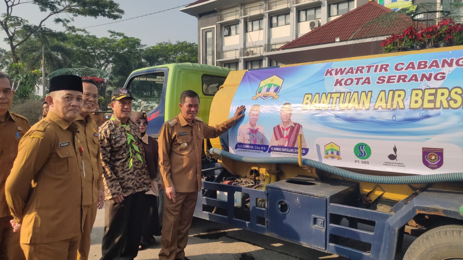 Wali Kota Serang lepas bantuan air bersih untuk Masyarakat Kota Serang