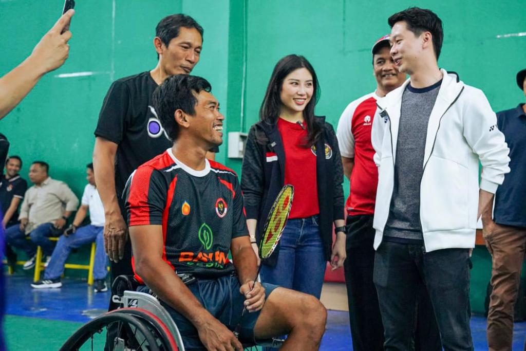  Wamenparekraf Hadirkan Atlet Bulu Tangkis Kevin Sanjaya ke Pelatnas Asian Para Games di Surakarta
