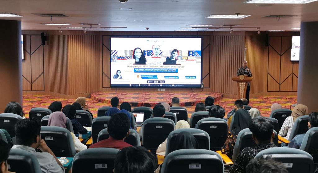 Kemlu Selenggarakan Penayangan Film Pendek “Through the Screen” serta Sosialisasi Pencegahan TPPO Online Scamming di Universitas Airlangga