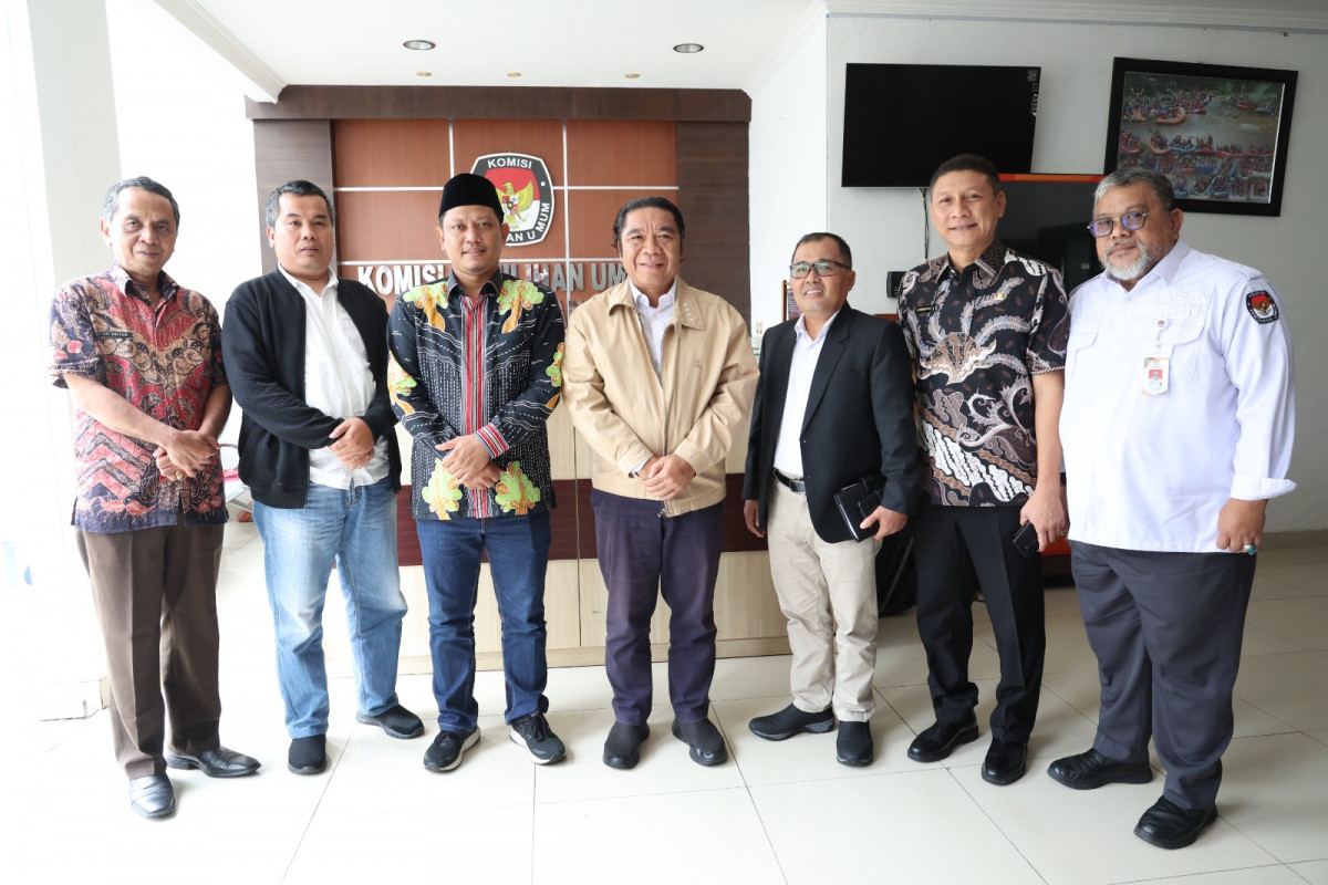 Monitoring Persiapan Pemilu, Pj Gubernur Banten Al Muktabar Kunjungi KPU