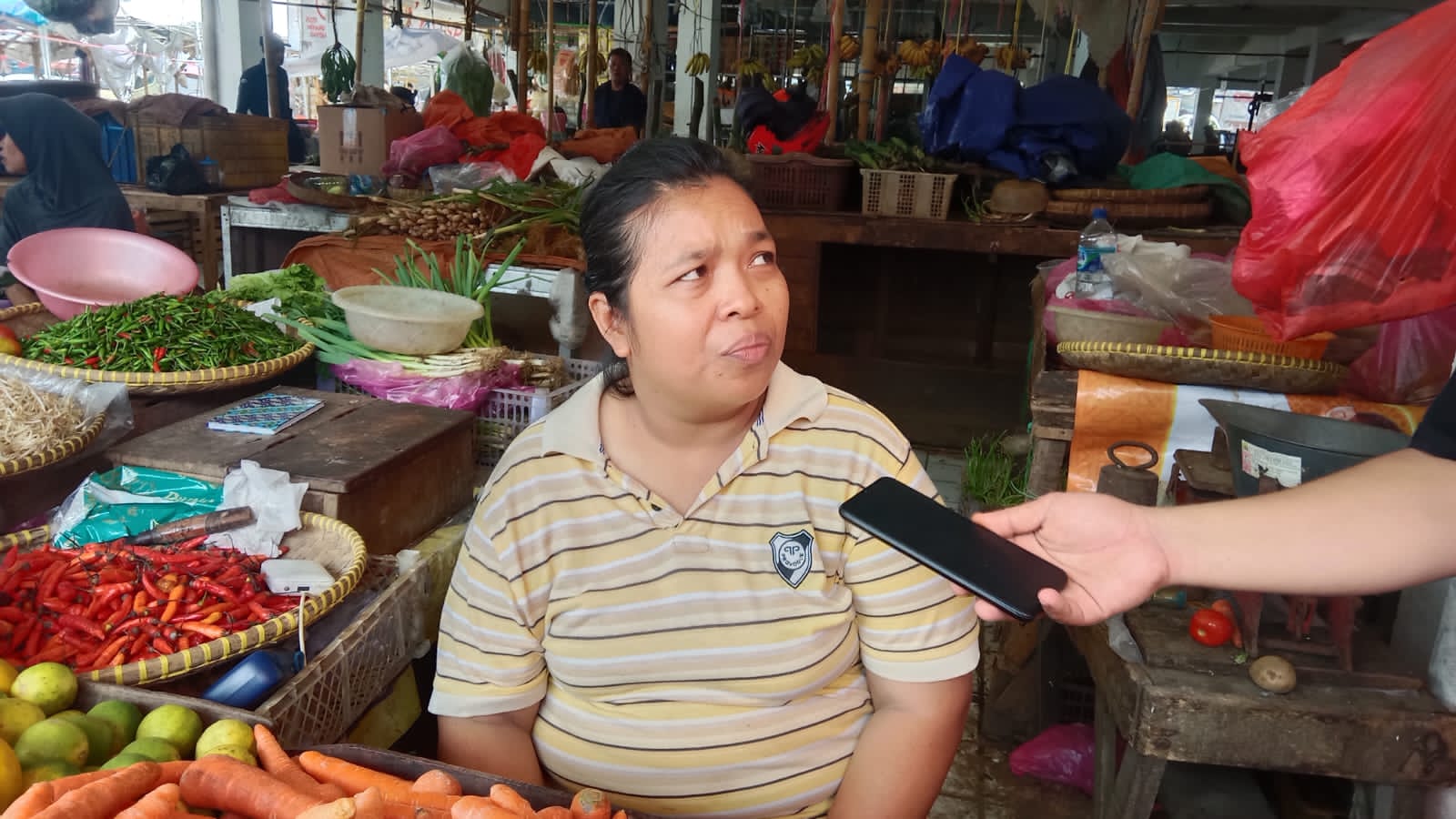 Perwakilan pedagang di pasar lama, berharap Pemkot Serang melakukan upaya untuk menstabilkan harga bawang merah