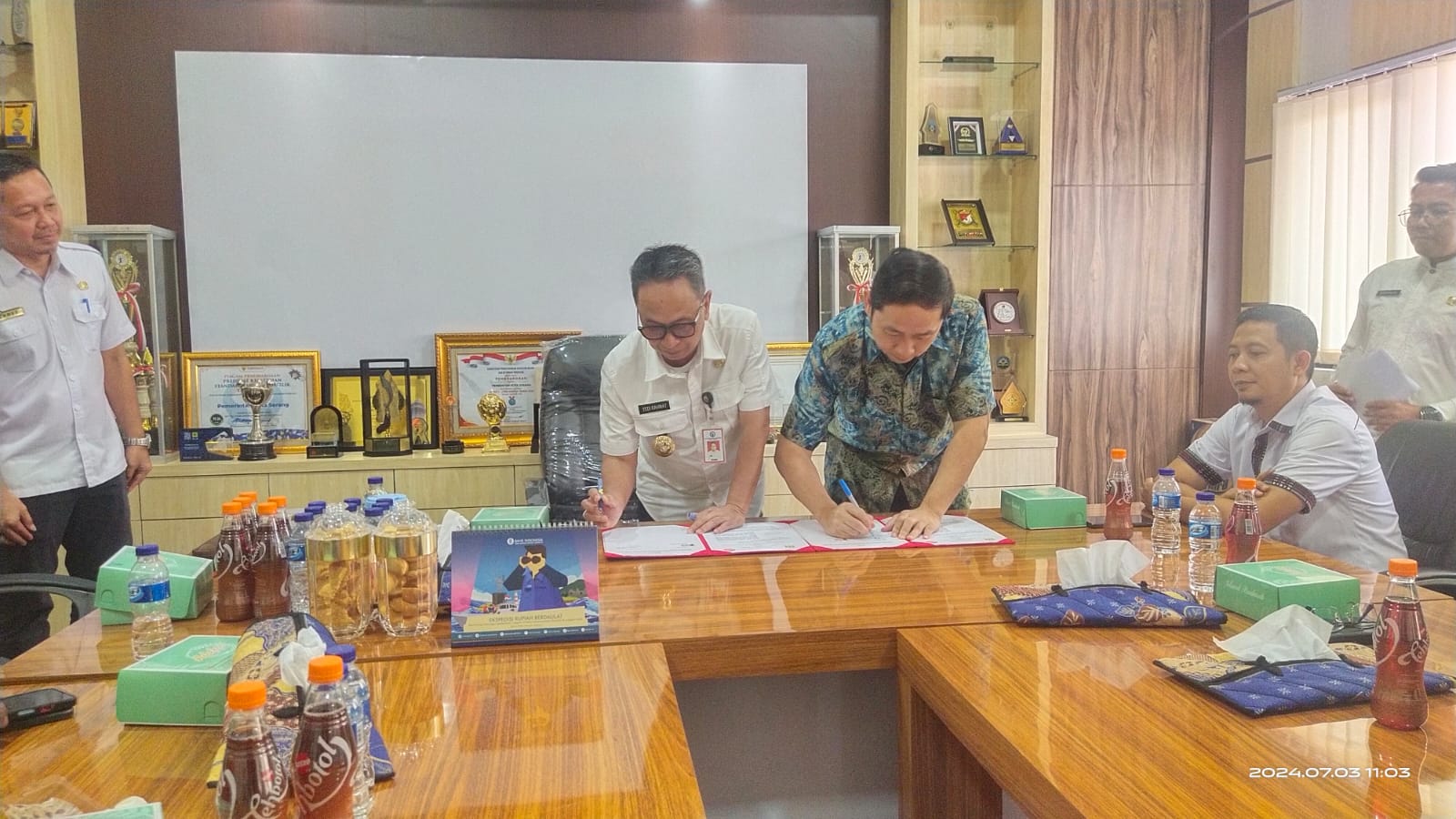 Jalin Kerjasama kemitraan dengan PT. Sinar Sosro, Pj wali kota Serang Yedi Rahmat berharap kualitas zona KHAS pasar lama meningkat.
