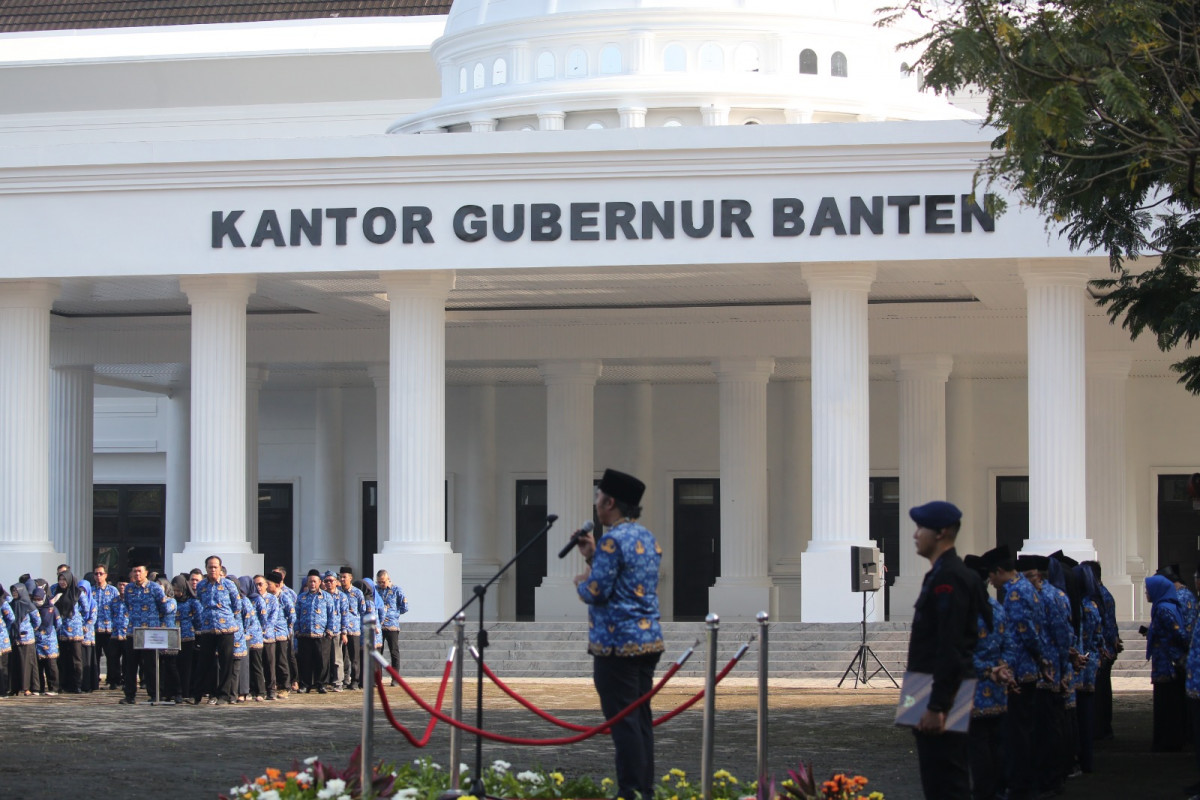 Bangun Komitmen dan Dedikasi Terhadap NKRI, Pj Gubernur Banten Al Muktabar Ajak ASN Nyanyikan Lagu Syukur dan Bagimu Negeri