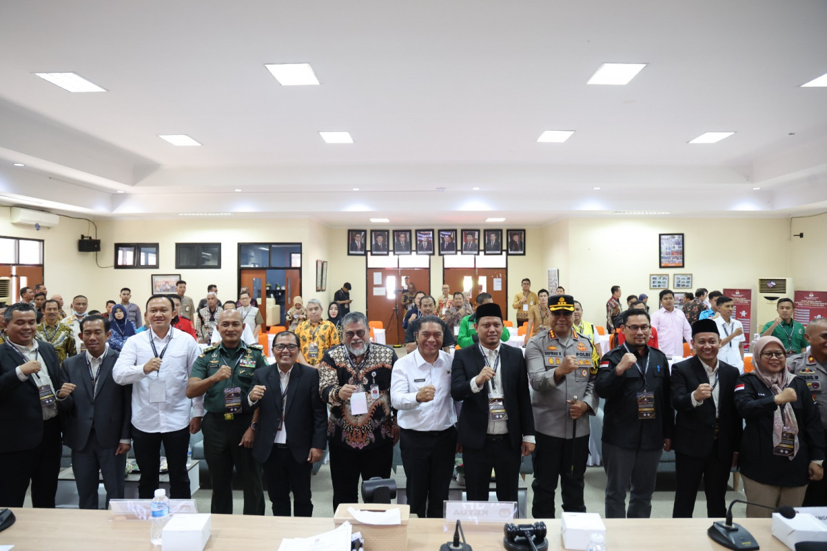Pj Gubernur Banten Al Muktabar Hadiri Pembukaan Rapat Pleno Rekapitulasi Perolehan Suara Tingkat Provinsi