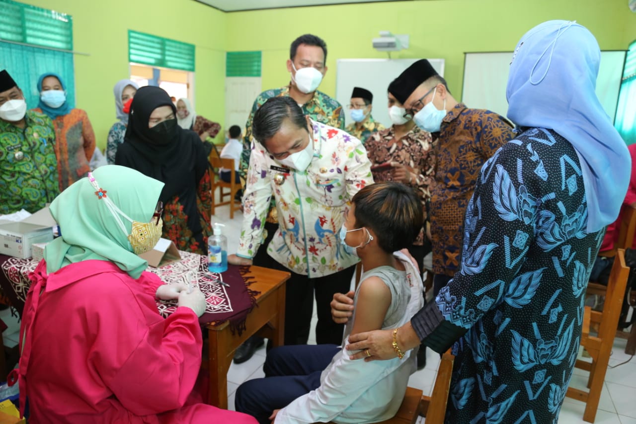 Vaksinasi Siswa-siswi SMPN 23 Kota Serang