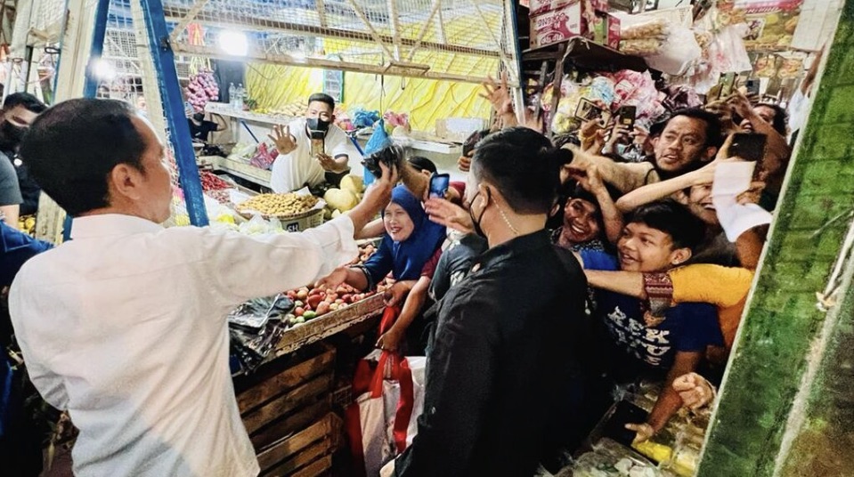Jelang Nataru, Presiden Cek Harga di Pasar Cigombong
