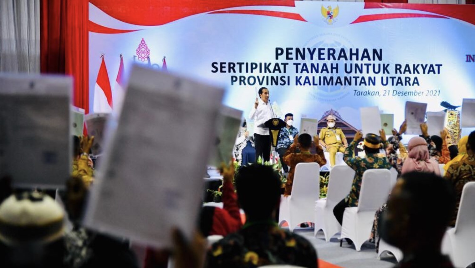 Presiden Serahkan Sertifikat Hak Atas Tanah bagi Masyarakat di Kalimantan Utara
