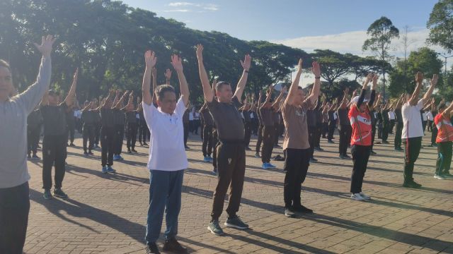 Dukung Pemilu Damai, Pj Wali Kota Serang Meriahkan Senam Bersama. 