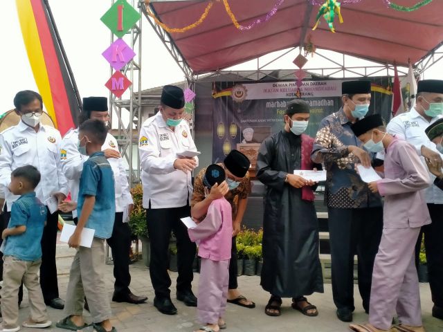 Jalin Silaturahmi di Bulan Puasa, Pengurus IKM Adakan Bukber dan Santuni 200 Anak Yatim