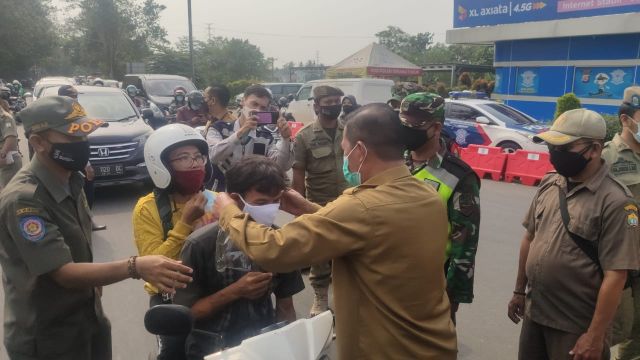 Wali Kota Serang tinjau posko PPKM Darurat Sertim. 