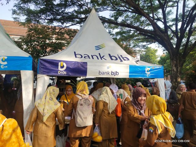 Menjelang Ramadhan 1444 H, Pemkot Serang dan dinas terkait gelar Pasar tani, guna menekan inflasi di Kota Serang.