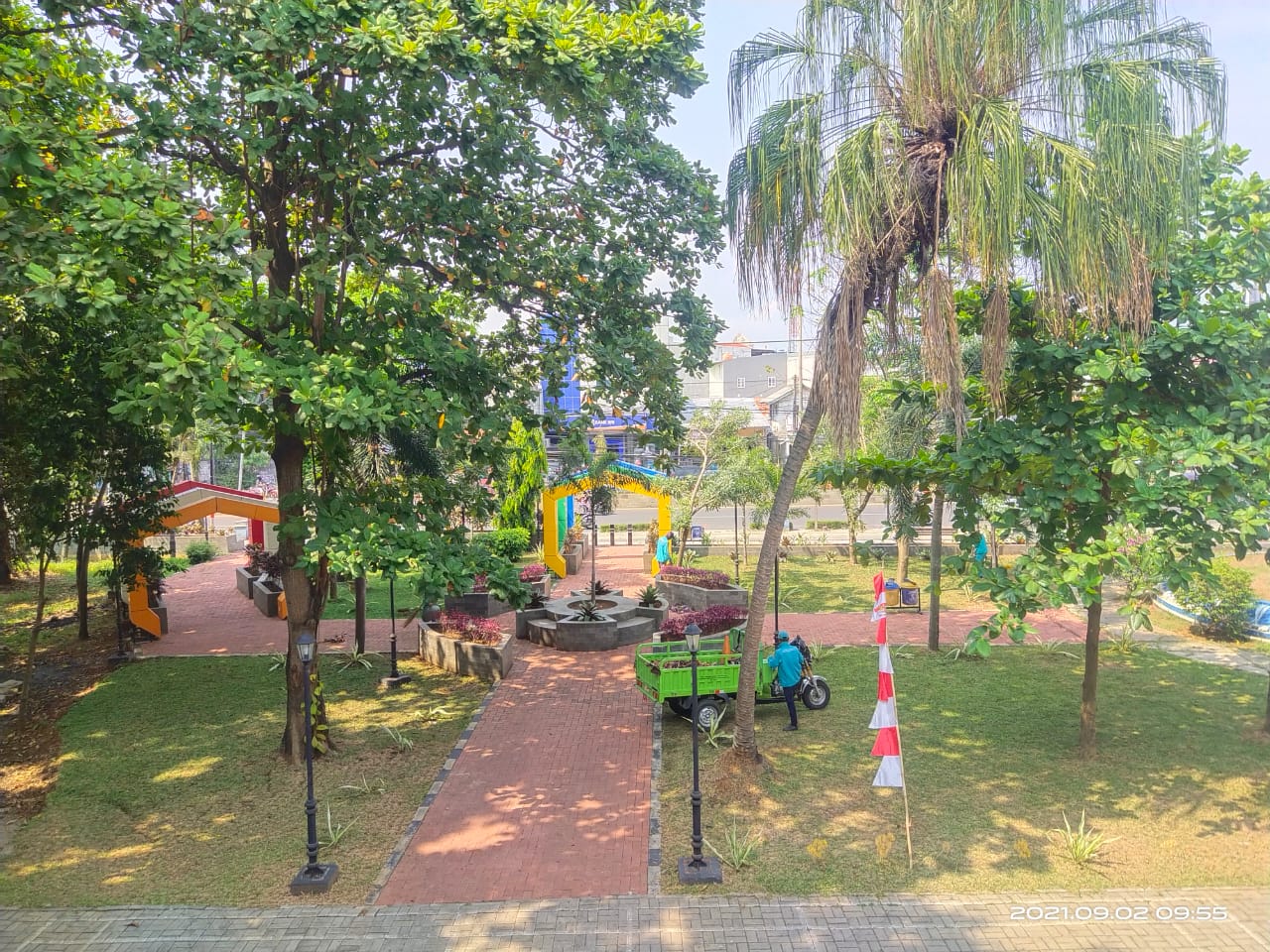 DLH Kota Serang Selalu Rutin Membersihkan Taman Deluluran Kota Serang