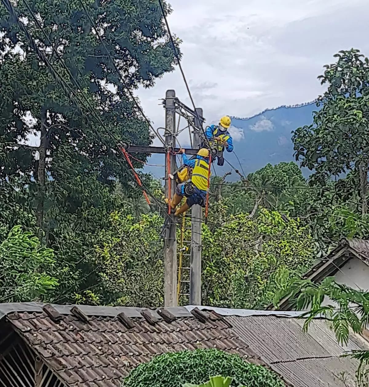 Pasca Erupsi Gunung Semeru: Tim Inspektur Ketenagalistrikan Diterjunkan untuk Pulihkan Infrastruktur Ketenagalistrikan