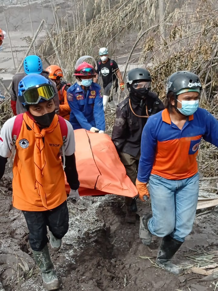 Tim SAR Kembali Temukan 8 Korban Bencana Guguran Awan Panas Semeru