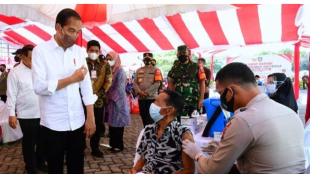 Presiden Jokowi Tinjau Vaksinasi bagi Lansia dan Anak-Anak di Kabupaten Bintan