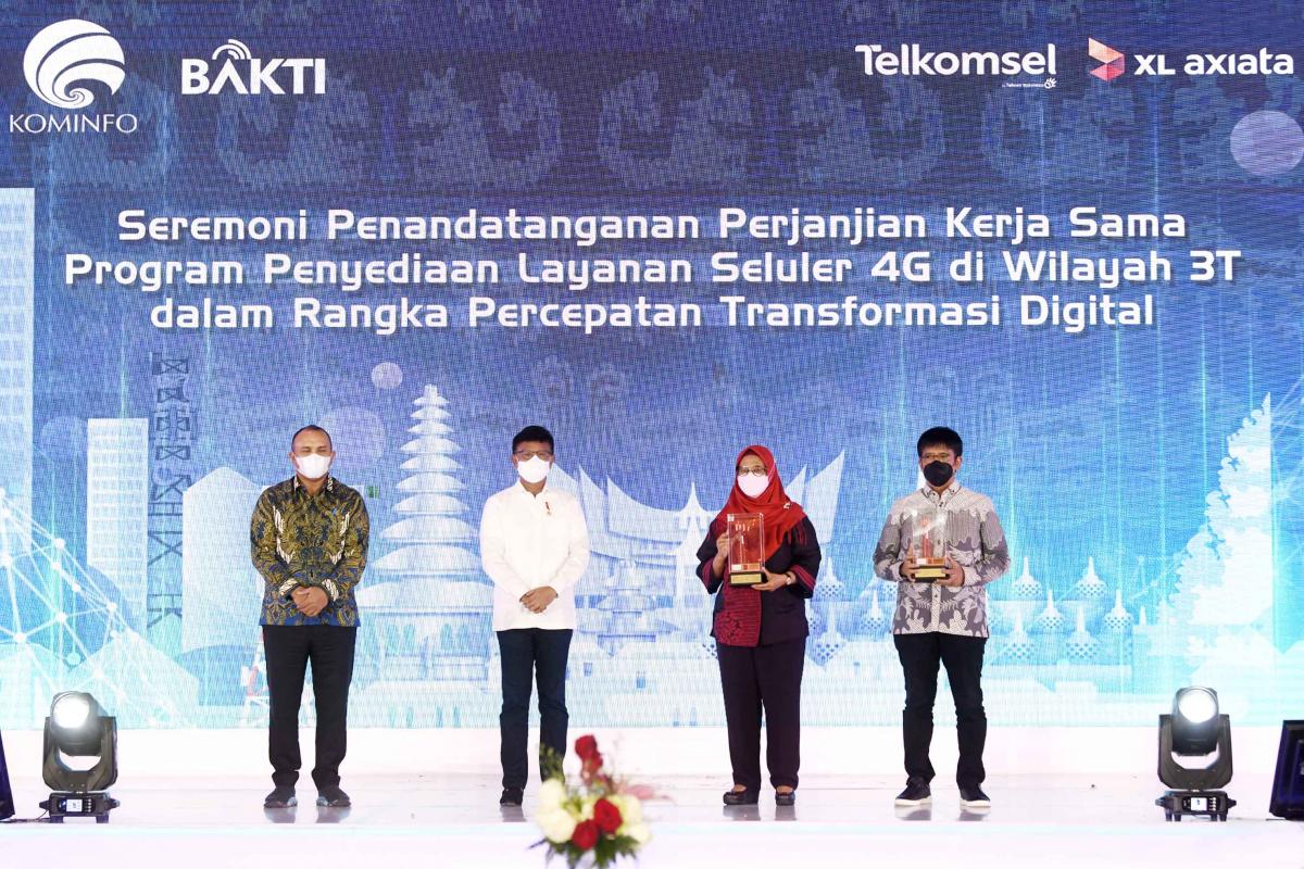 Menkominfo Saksikan PKS Penyediaan Layanan Seluler 4G di Wilayah 3T
