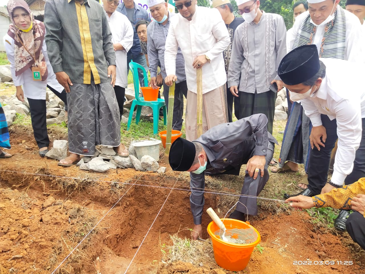 Peletakan Batu Pertama Pembangunan Pondok Pesantren Daarul Qurro