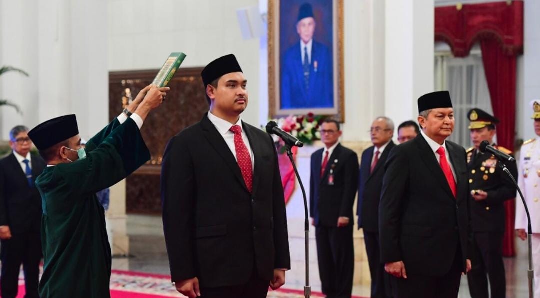 Presiden Jokowi Lantik Dito Ariotedjo sebagi menpora.