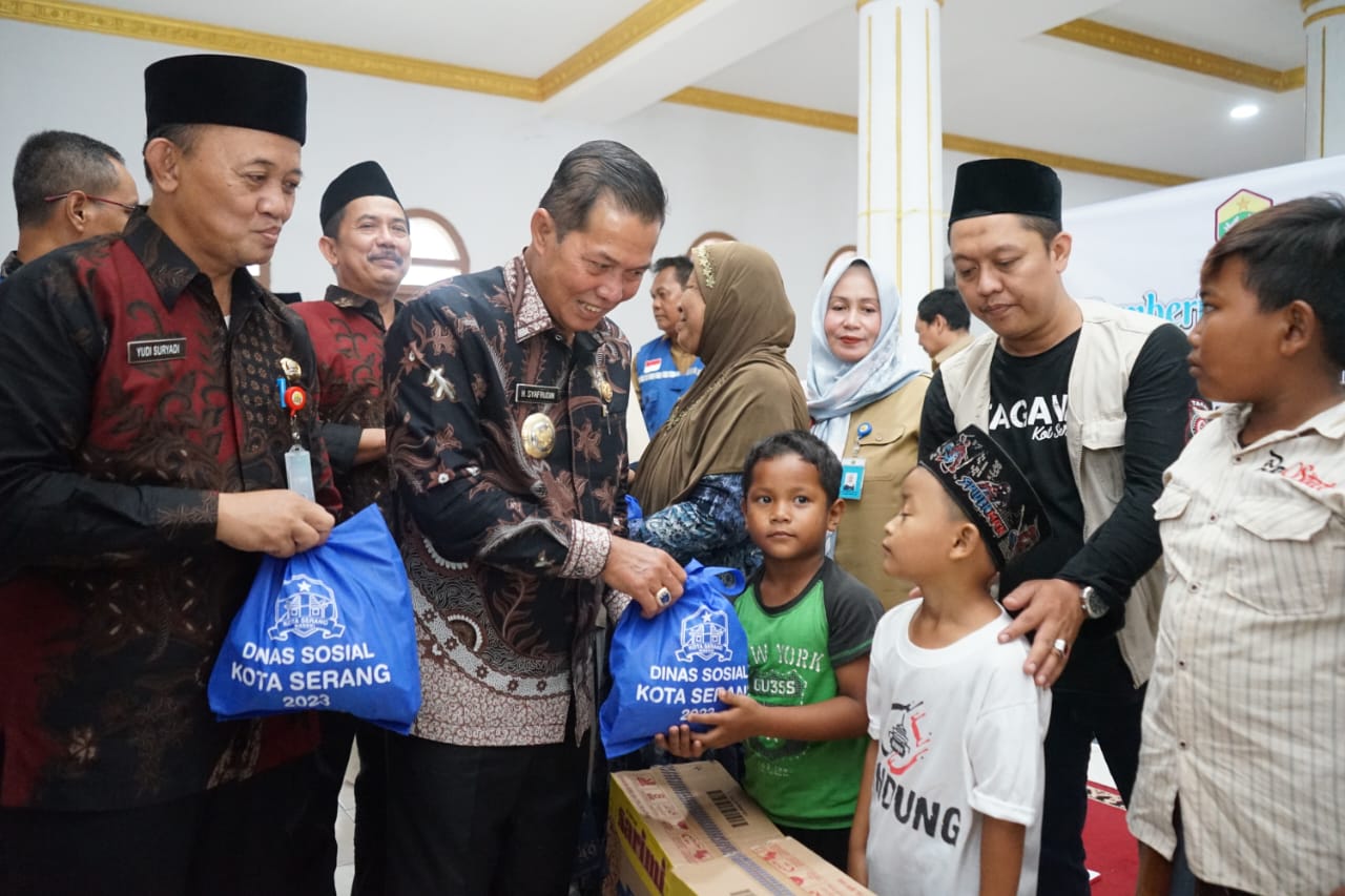 Wali Kota Serang serahkan 84 Paket sembako untuk Janda Lansia dan Anak Yatim.