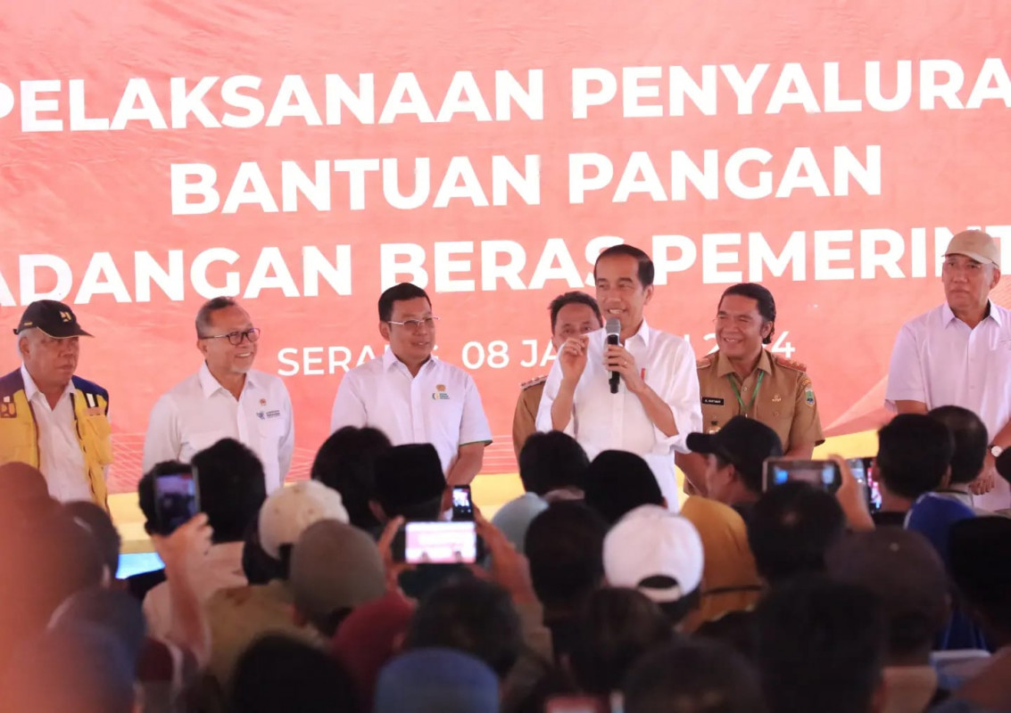 Pj Gubernur Banten Al Muktabar Dampingi Presiden RI Joko Widodo Tinjau Ketersediaan Beras