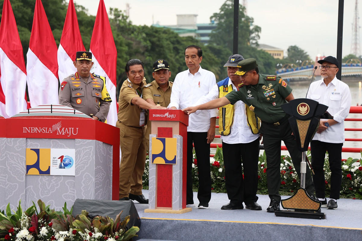 Pj Gubernur Banten Al Muktabar Dampingi Presiden Jokowi Kunjungan Kerja di Provinsi Banten.