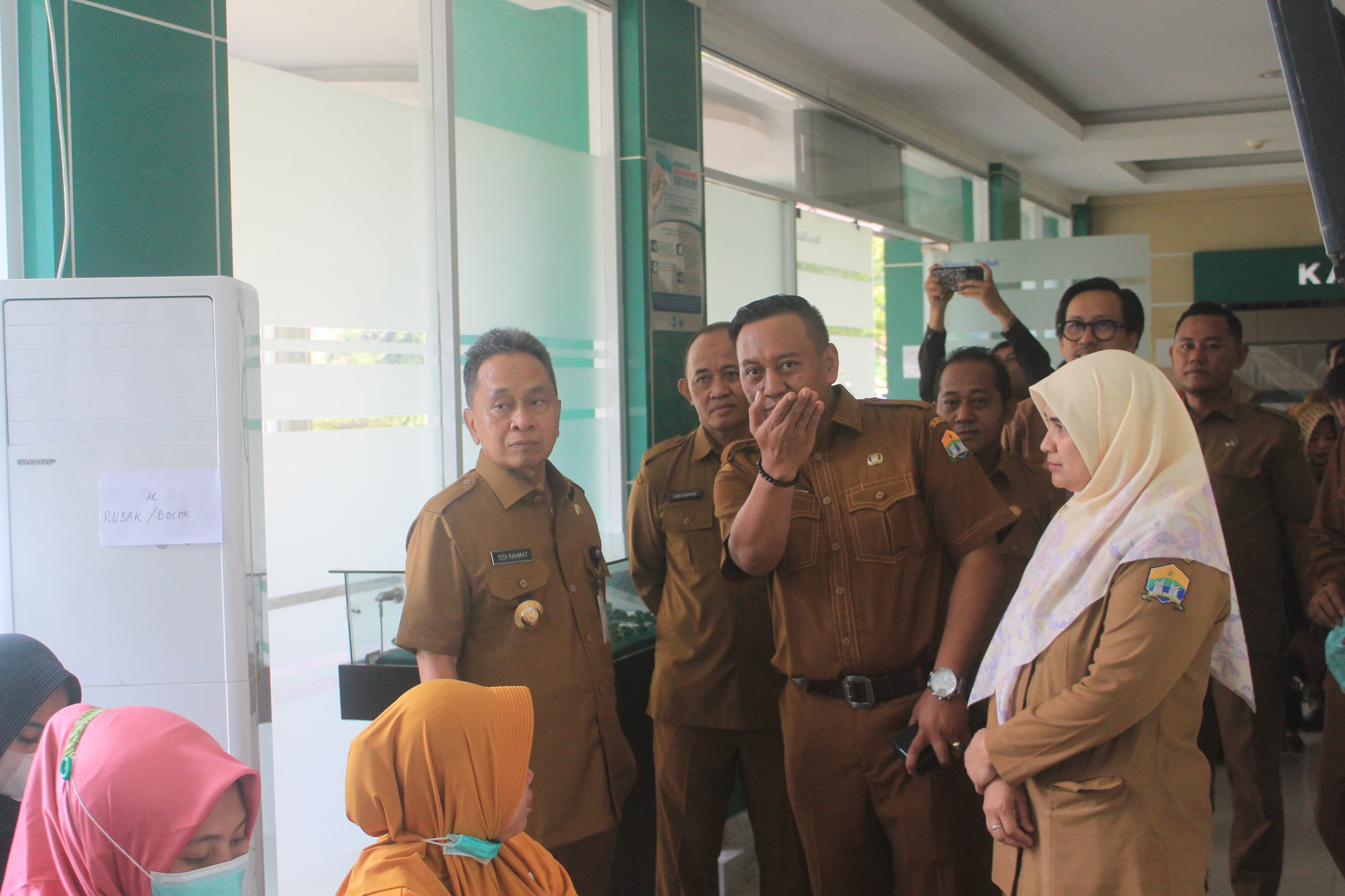 Hari pertama kerja, Pj Wali Kota Serang Yedi Rahmat, lakukan monitoring dan peninjauan pelayanan kesehatan dan pelayanan publik.
