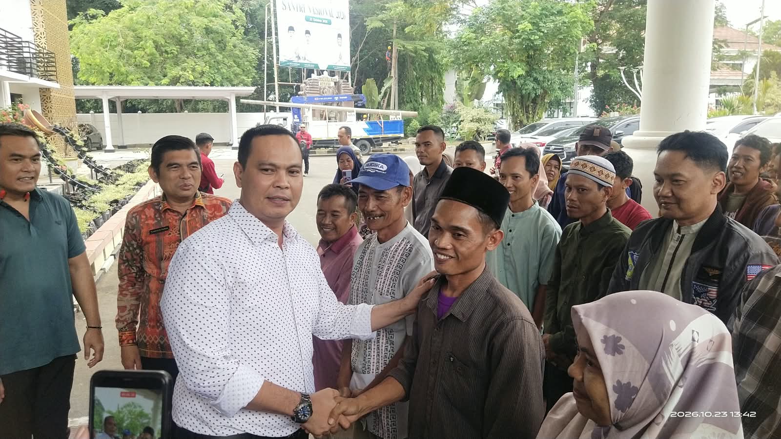 Sinergi Pemprov dan Pemkot Serang: Wali Kota Budi Salurkan Bantuan Modal Rp1 Juta untuk UMKM Curug, Wujud Nyata Program Serang Preneur